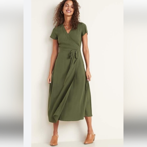 Old Navy Dresses & Skirts - Old Navy Front Wrap Midi Dress